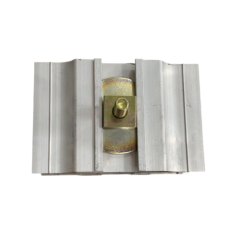 How does the bus duct connector ensure the safety and reliability of power transmission?